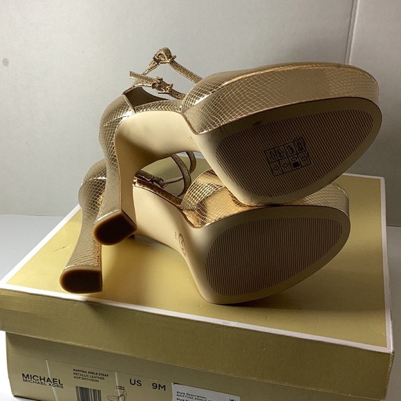 Elegant Gold Platform Heels - Picture 12 of 14